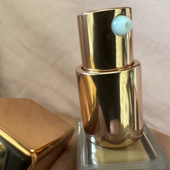 60CG - Urban Decay stay naked weightless liquid foundation - Picture 3 of 5